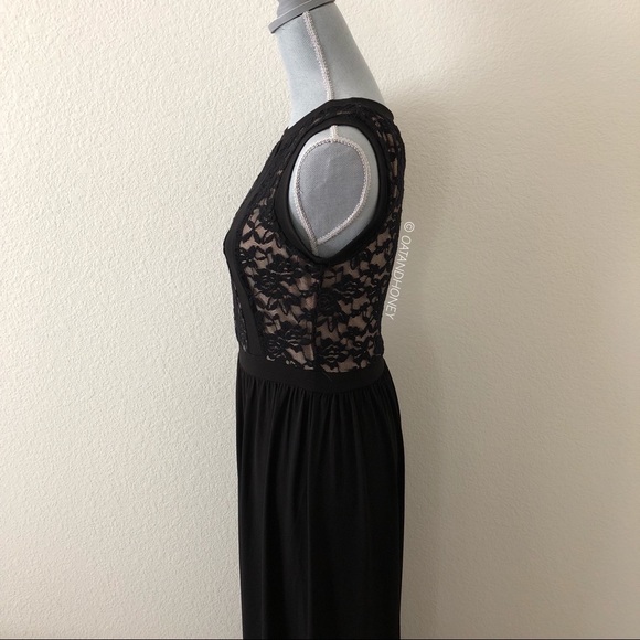 Candalite Lace Maxi Dress - Picture 5 of 6